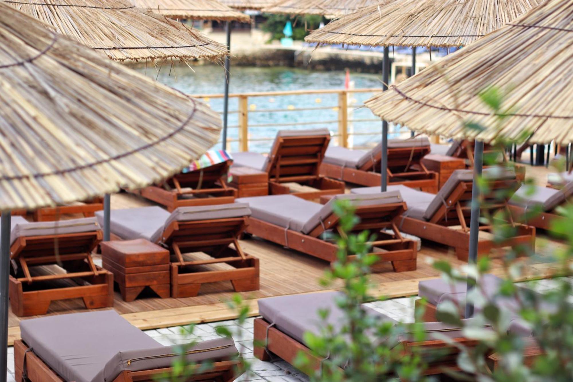 Golden Beach Suites Sarande Exterior photo